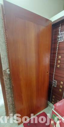 মেহেগুনি কাঠের দরজা